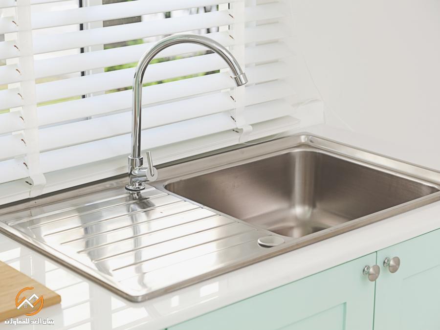 تنظيف حوض المطبخ الاستانلس بطرق سهلة وأدوات متوفرة في كل منزل