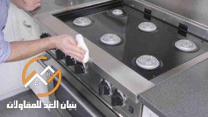 طريقة تنظيف البوتاجاز باستخدام مواد طبيعية